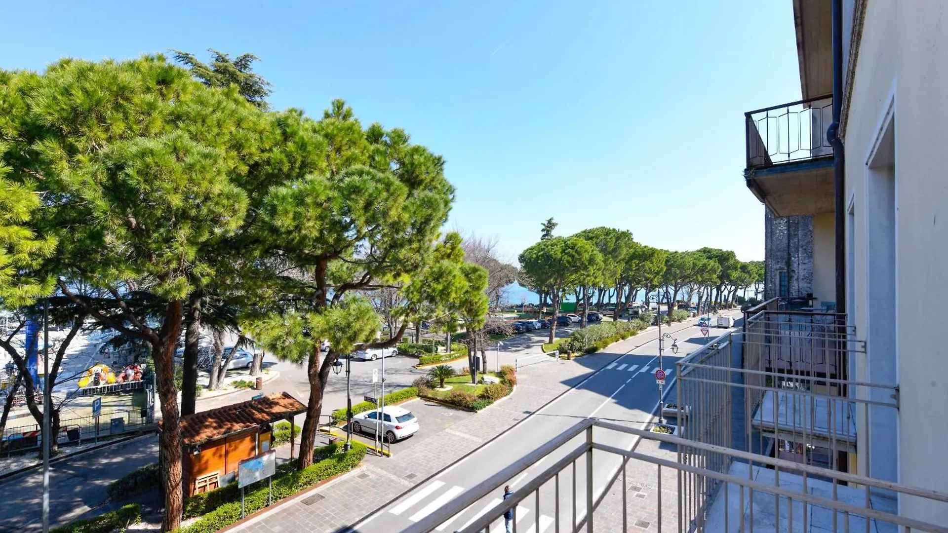 Desenzanoloft Official Partner Marriott Homes & Villas - Cocktail Lake Front Family Apartment Desenzano del Garda