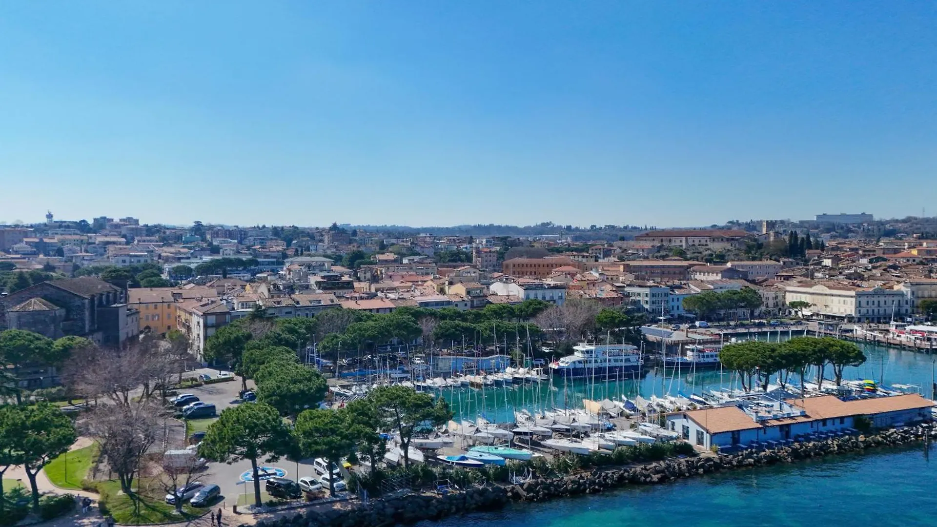 Desenzanoloft Official Partner Marriott Homes & Villas - Cocktail Lake Front Family Apartment Desenzano del Garda