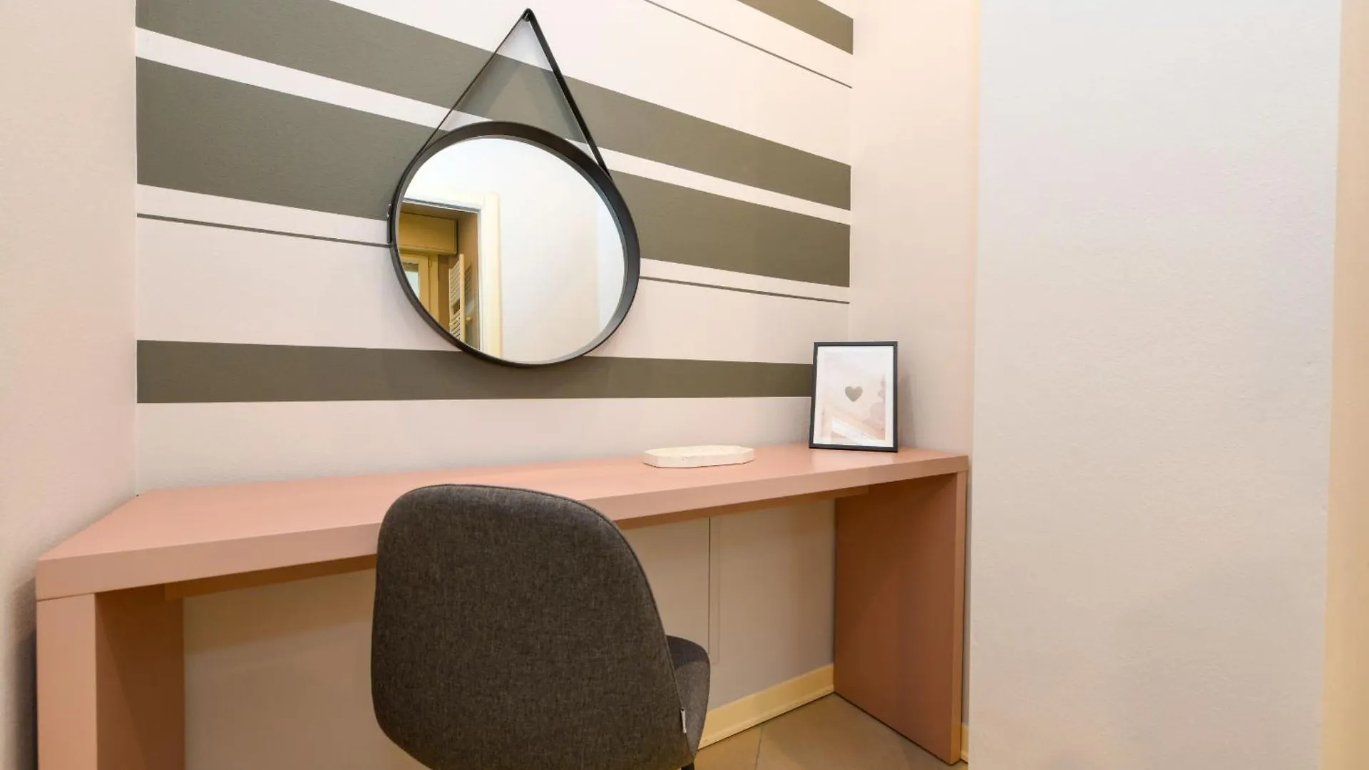 Desenzanoloft Official Partner Marriott Homes & Villas - Cocktail Lake Front Family Apartment Desenzano del Garda