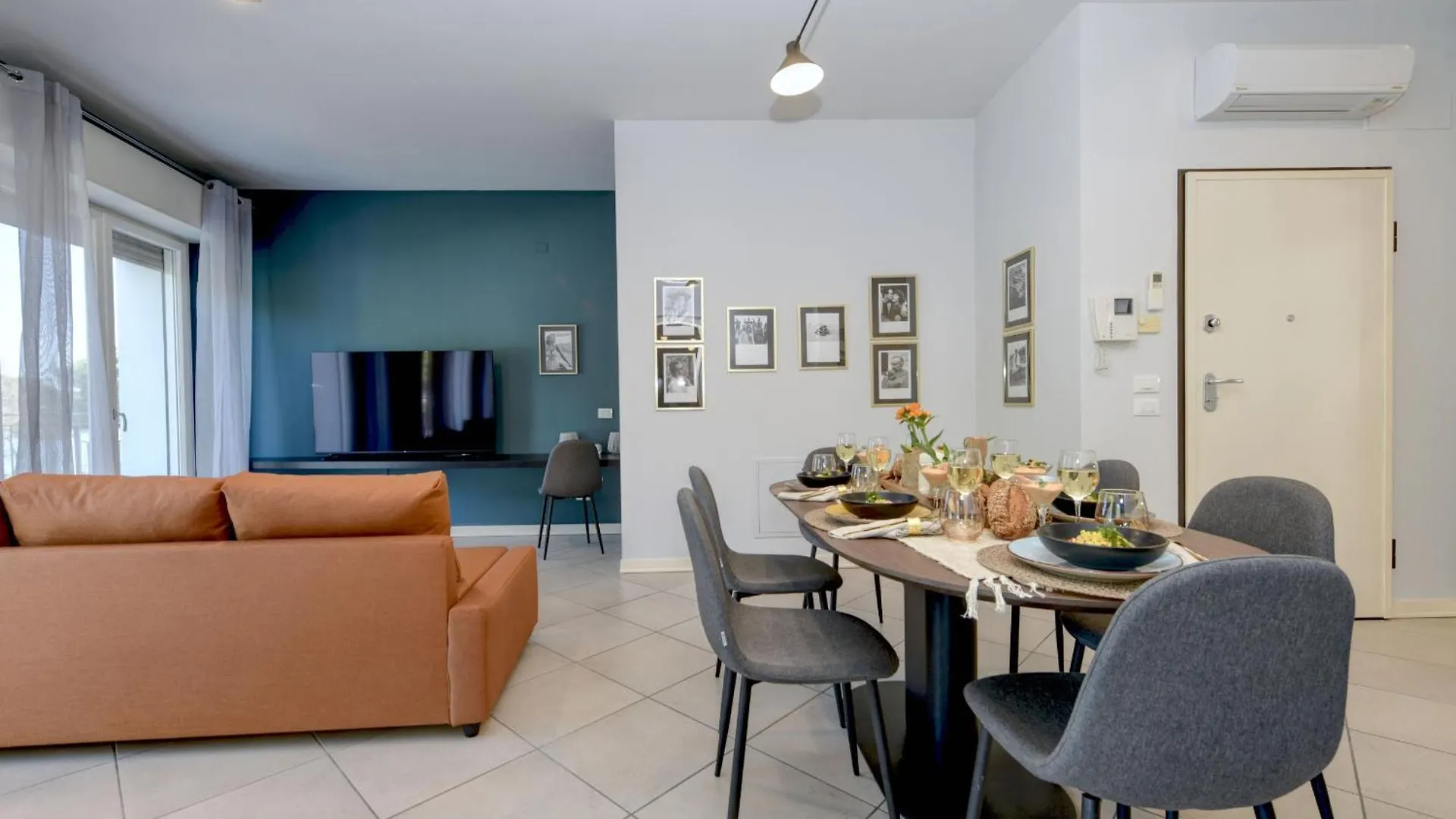 Desenzanoloft Official Partner Marriott Homes & Villas - Cocktail Lake Front Family Apartment Desenzano del Garda 0*,  Italy