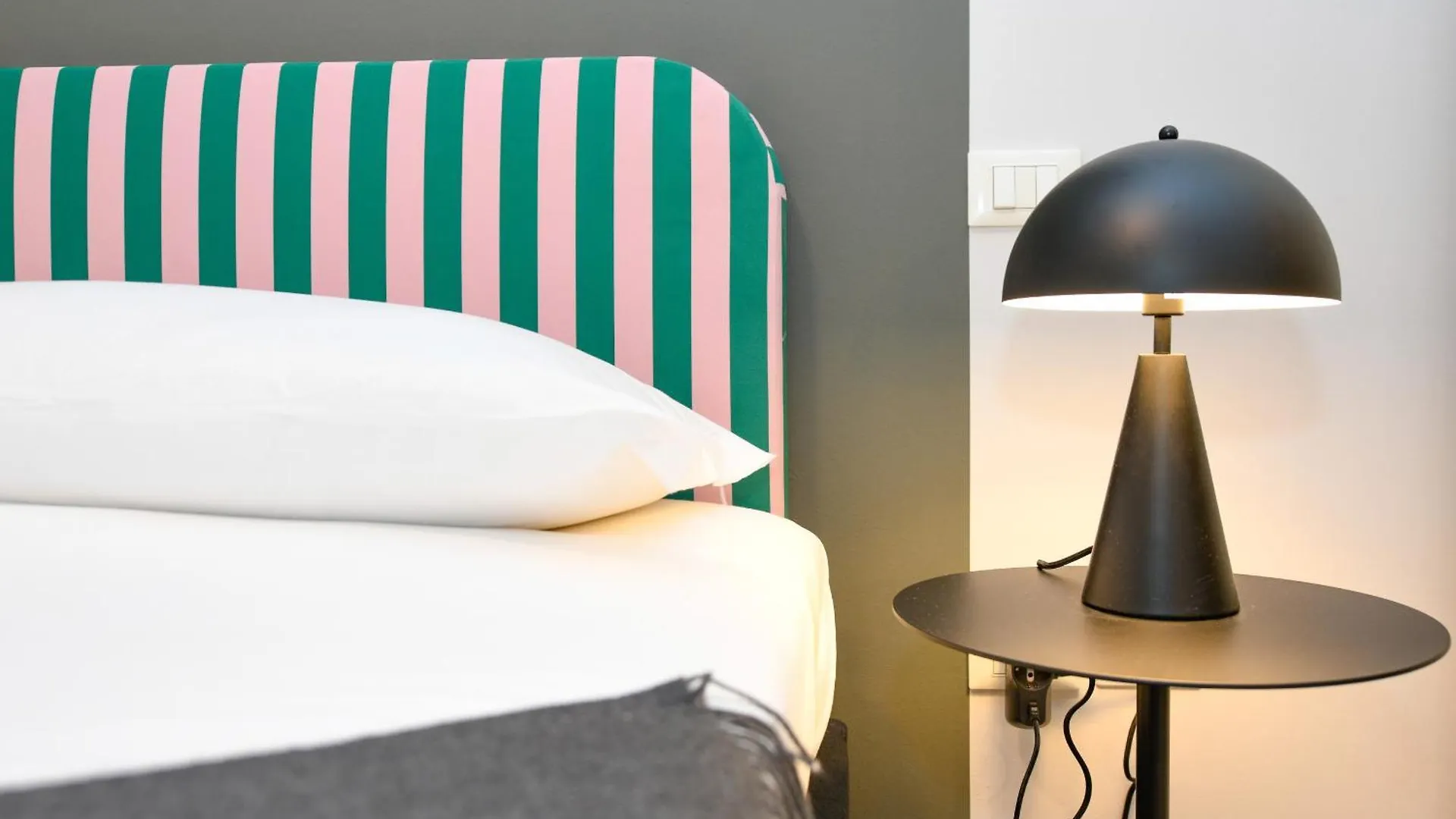 Desenzanoloft Official Partner Marriott Homes & Villas - Cocktail Lake Front Family Apartment Desenzano del Garda Italy